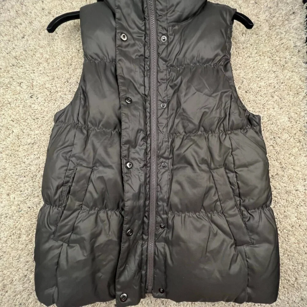 Gap Down Insulated Puffer Vest Women’s Size Medium Full Zip Snap Up w Pockets - Picture 2 of 10